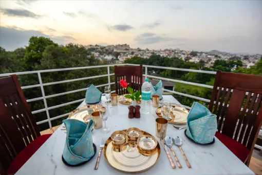 Rooftop dinner Udaipur lakes